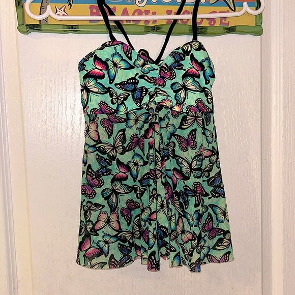 🩵3/$20🩵 BUTTERFLY MESH CRISS CROSS TANK TOP - Picture 3 of 7